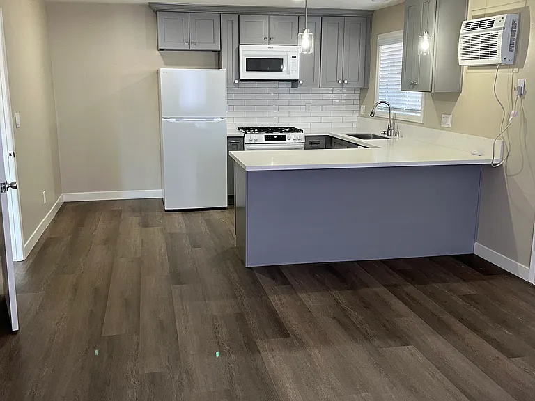 Lemar Park Dr — Photo 1