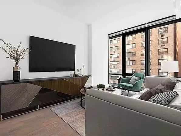 227 Lexington Avenue image 1 of 6