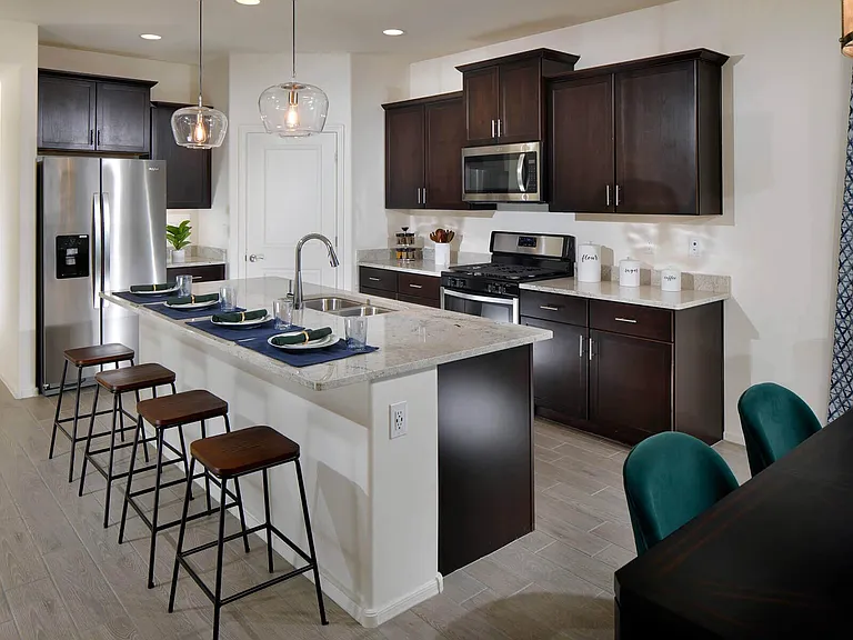 14091 E Golden Oaks Rd — Photo 2