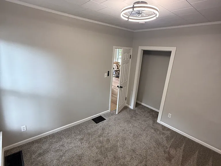 1720 Howard St — Photo 8