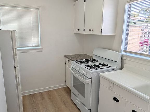 3rd image of 3721 Locust Ave