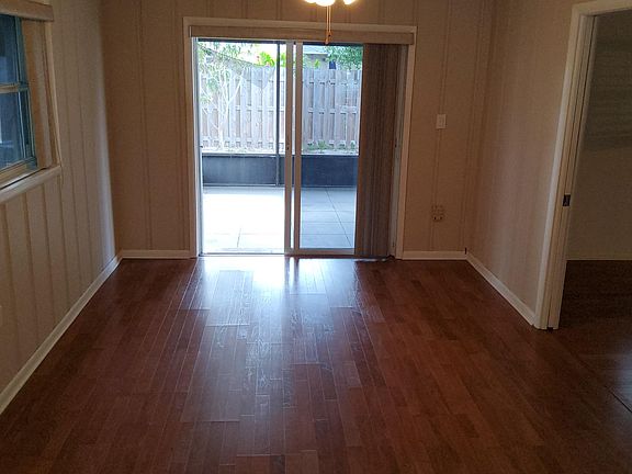 4th image of 220 Debra Ct