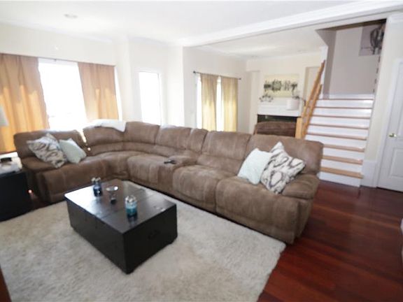 3rd image of 143 Grovers Ave #143