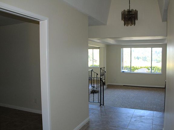 4th image of 443 Hillway Dr