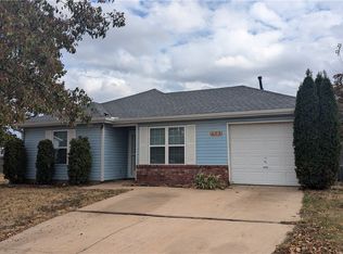 653 Clover Ln, Springdale, AR 72764