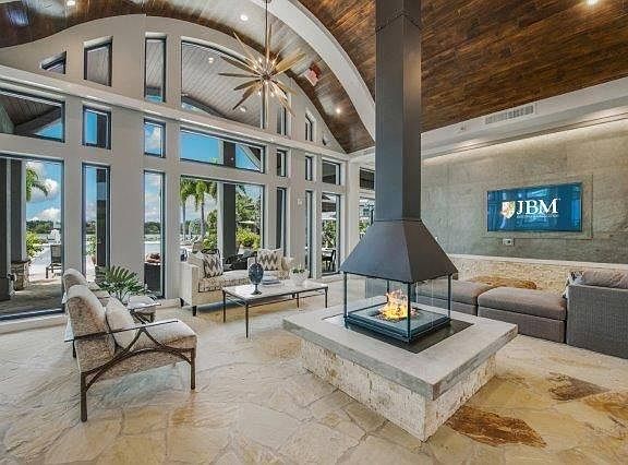 2nd image of 5600 Mauna Loa Blvd Building 9