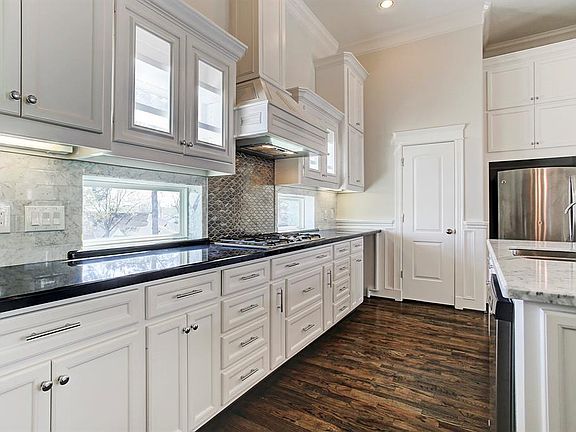 3rd image of 2108 Bidwell Dr