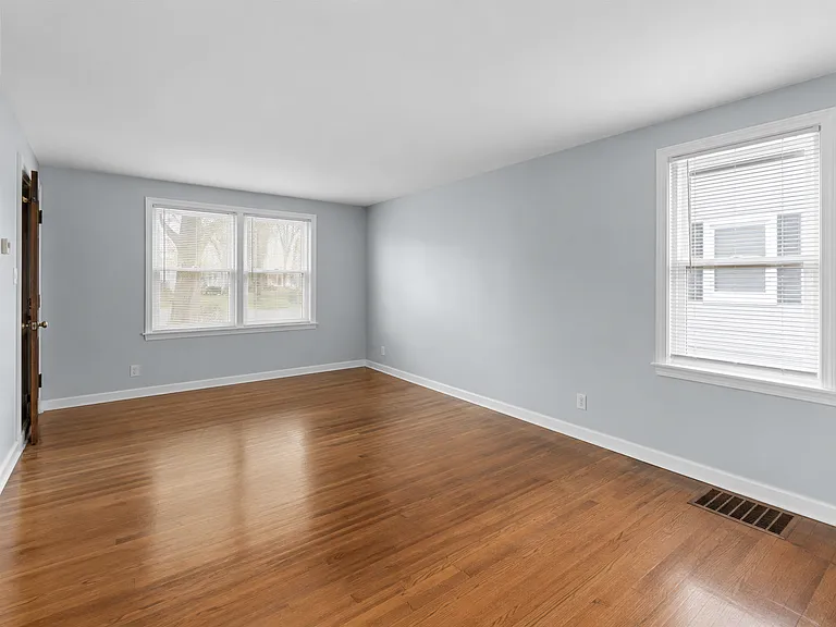 123 Kimberly Ave #LOWER — Photo 5