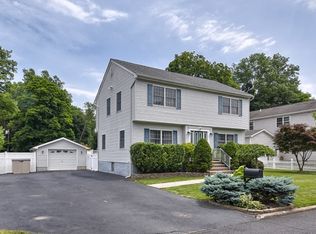 28 Hilton St, Pequannock, NJ 07440