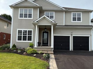 16 Maracay Way, Saint Catharines, ON L2W1C5