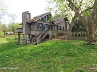 110 Arrowhead Ln, North Barrington, IL 60010