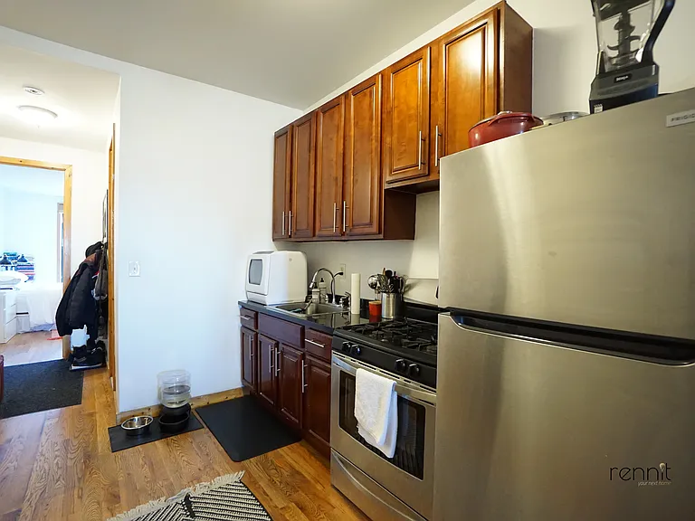 420 Melrose St #4R — Photo 4