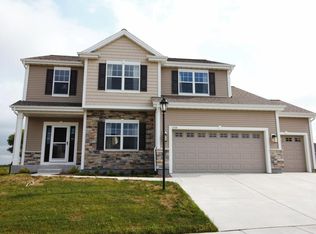 1320 Pine Ridge Dr, Oconomowoc, WI 53066