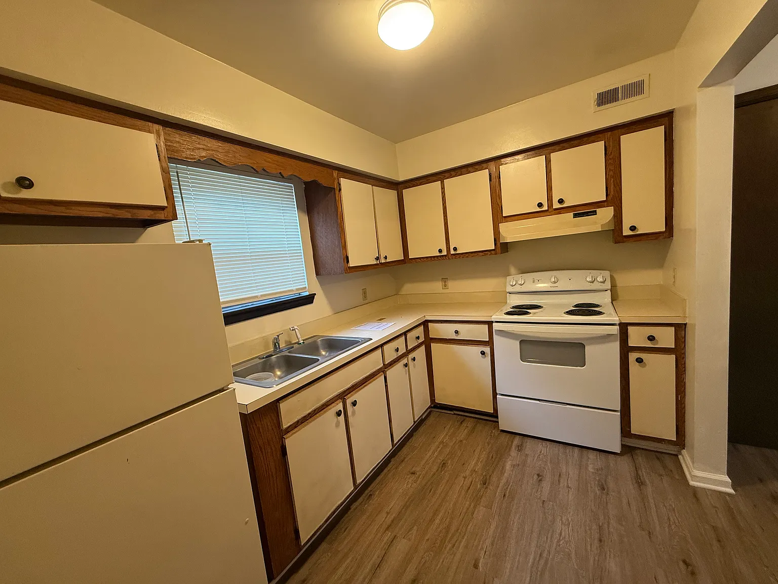 2 bed, 1000 sqft, $950 — Photo 4