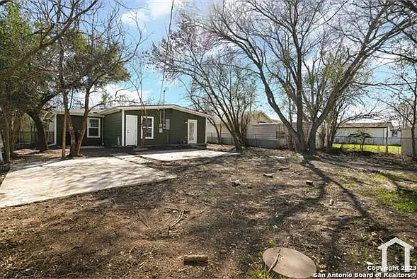 4 bed, 1438 sqft, $2,250 — Photo 1
