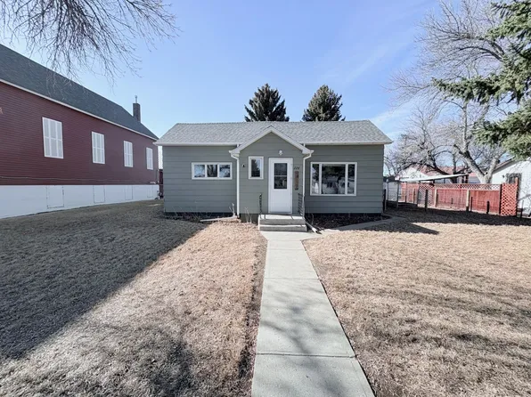 226 2nd St E, Chester, MT 59522