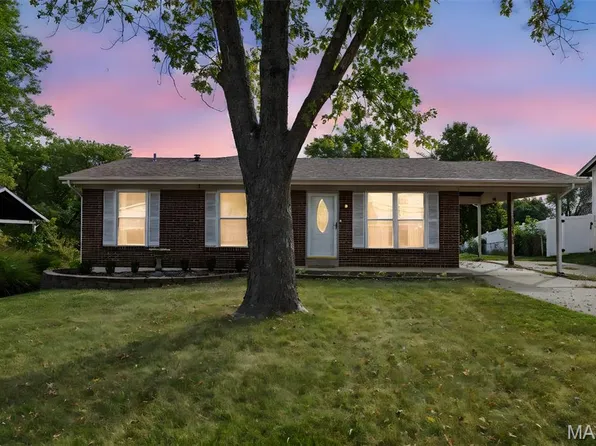 1124 Saratoga Dr, Saint Charles, MO 63303