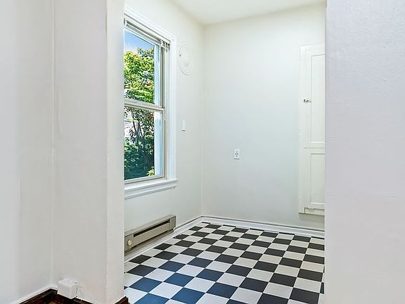 4th image of 625 4th Ave W #627