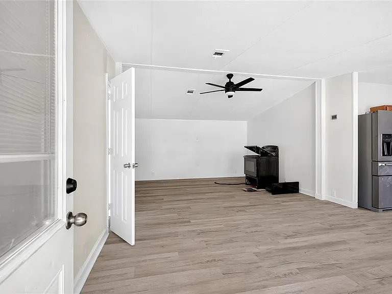 6766 NE 1st Pl — Photo 4