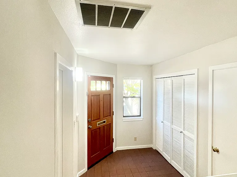 2306 Oregon St #2 — Photo 25