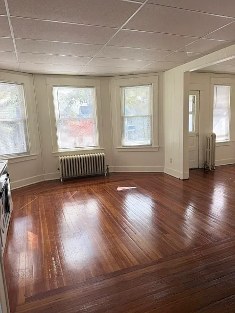 3 bed, $1,600 — Photo 2