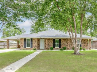 415 Pecan Park Dr, Bay Saint Louis, MS 39520