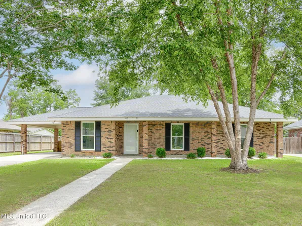 415 Pecan Park Dr, Bay Saint Louis, MS 39520