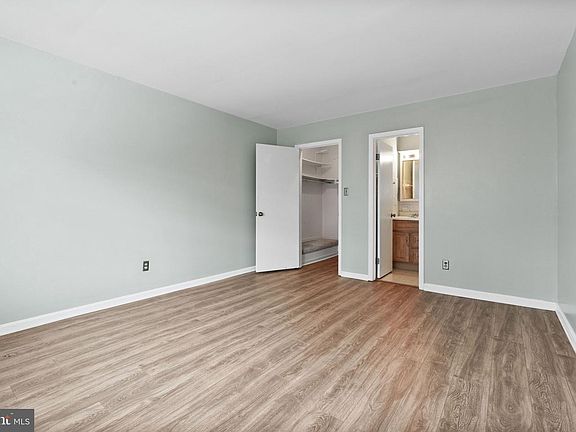 3rd image of 9825 Hagel Cir