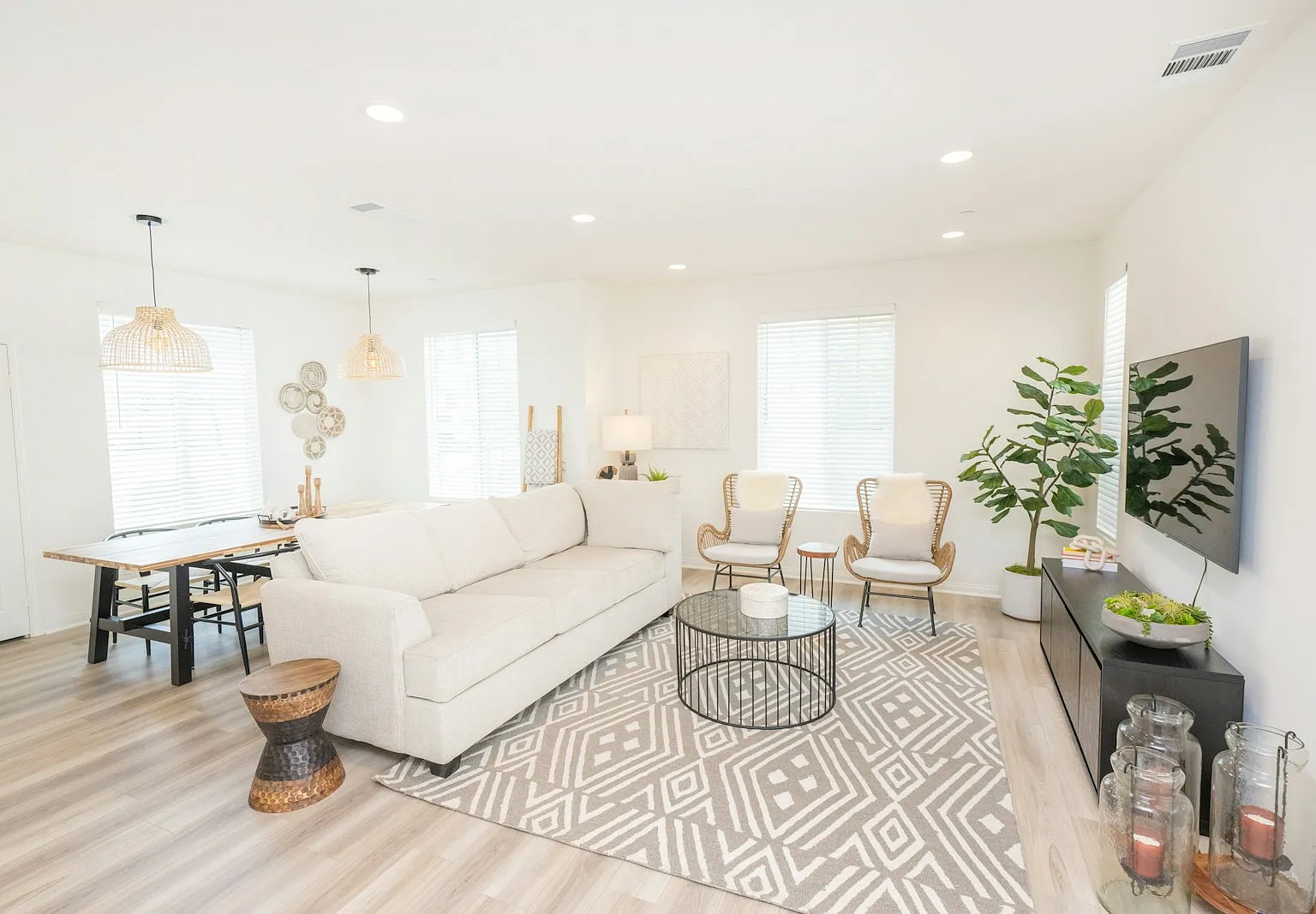 2615 Babaco Street — Photo 3