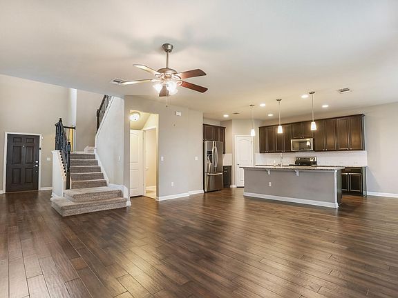 3rd image of 1413 Meadowsouth Ln
