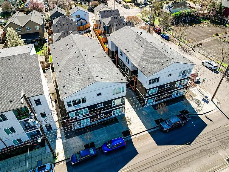 Lombard Apartments — Photo 17