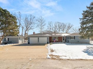 128 Edgebrook Dr, Sandwich, IL 60548