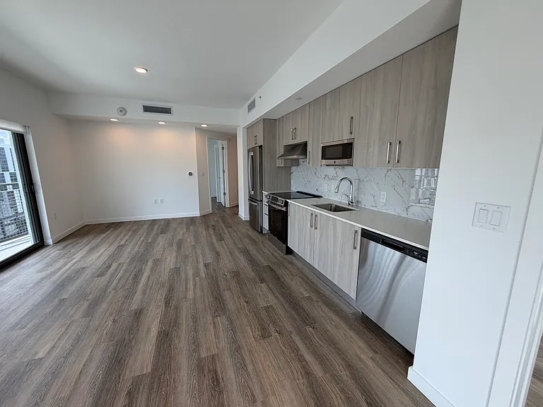 425 NW 6th St #B1 — Photo 5