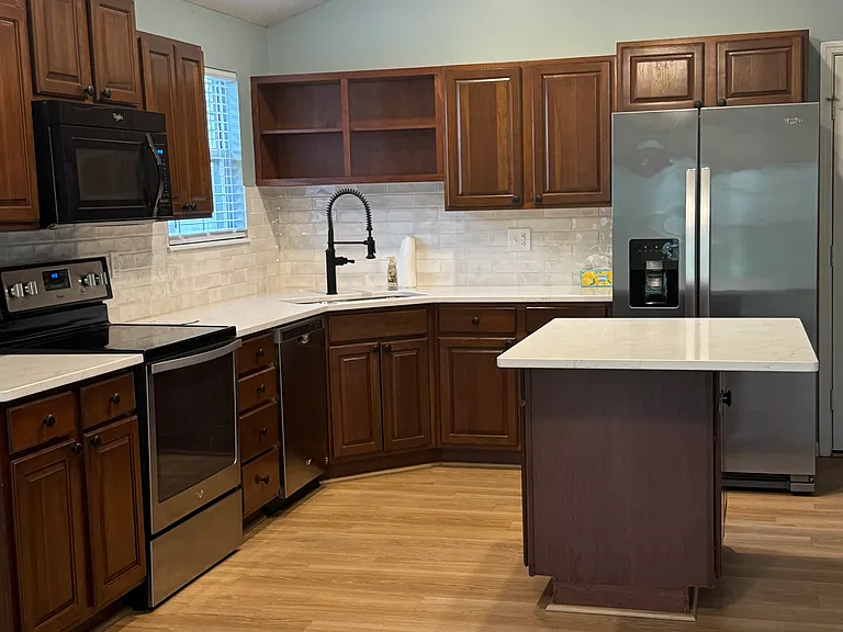 2411 Garden Dr — Photo 3