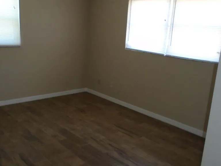 1105 Myrtle Ln — Photo 10