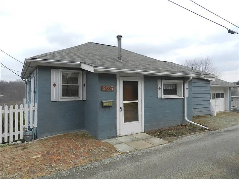 2333 Long St photo 1