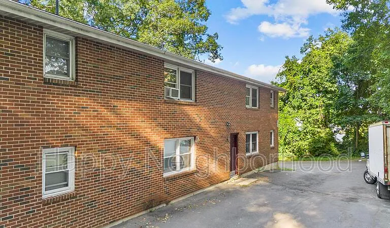 451 Divinity St #E — Photo 3