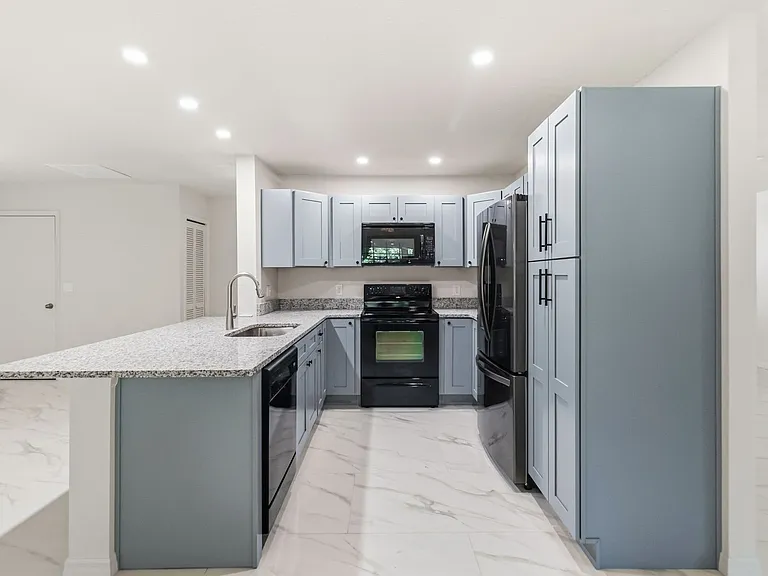 1534 Frances St — Photo 12