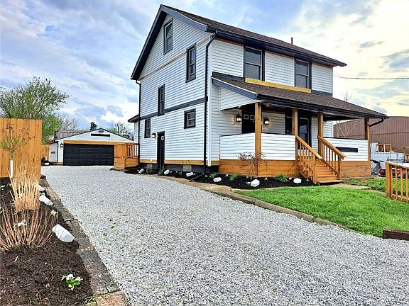 2nd image of 2520 8th St NE