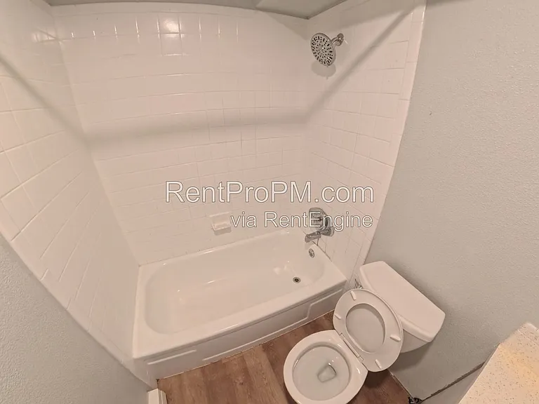 2354 10th St SW #1 — Photo 7