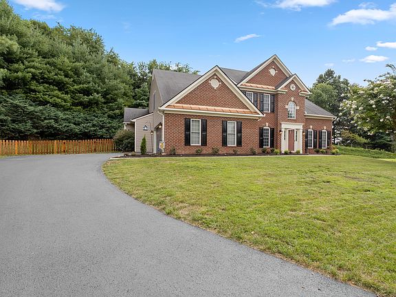 3rd image of 6223 Stone Manor Dr