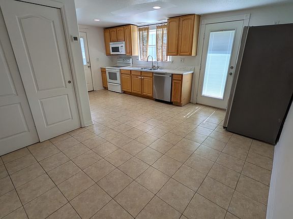 3rd image of 1029 W Magnolia St