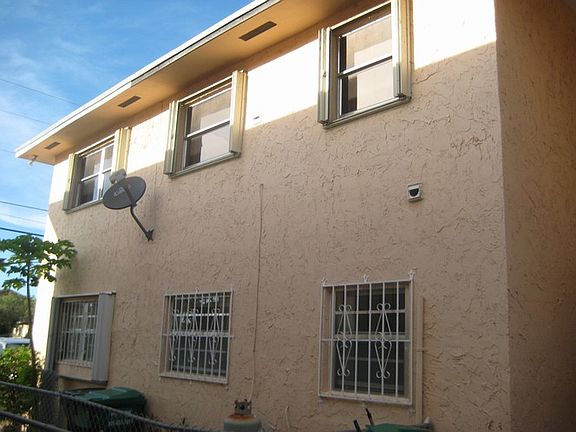 4th image of 10790 SW 7th St APT 203