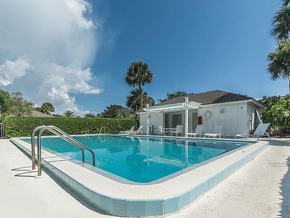 5th image of 300 Harbour Dr APT 309A
