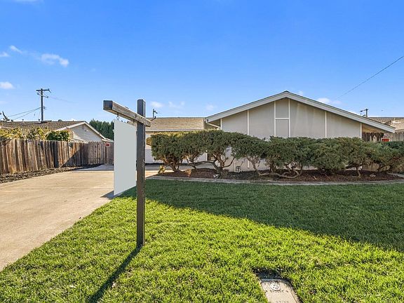 3rd image of 321 Begonia Boulevard