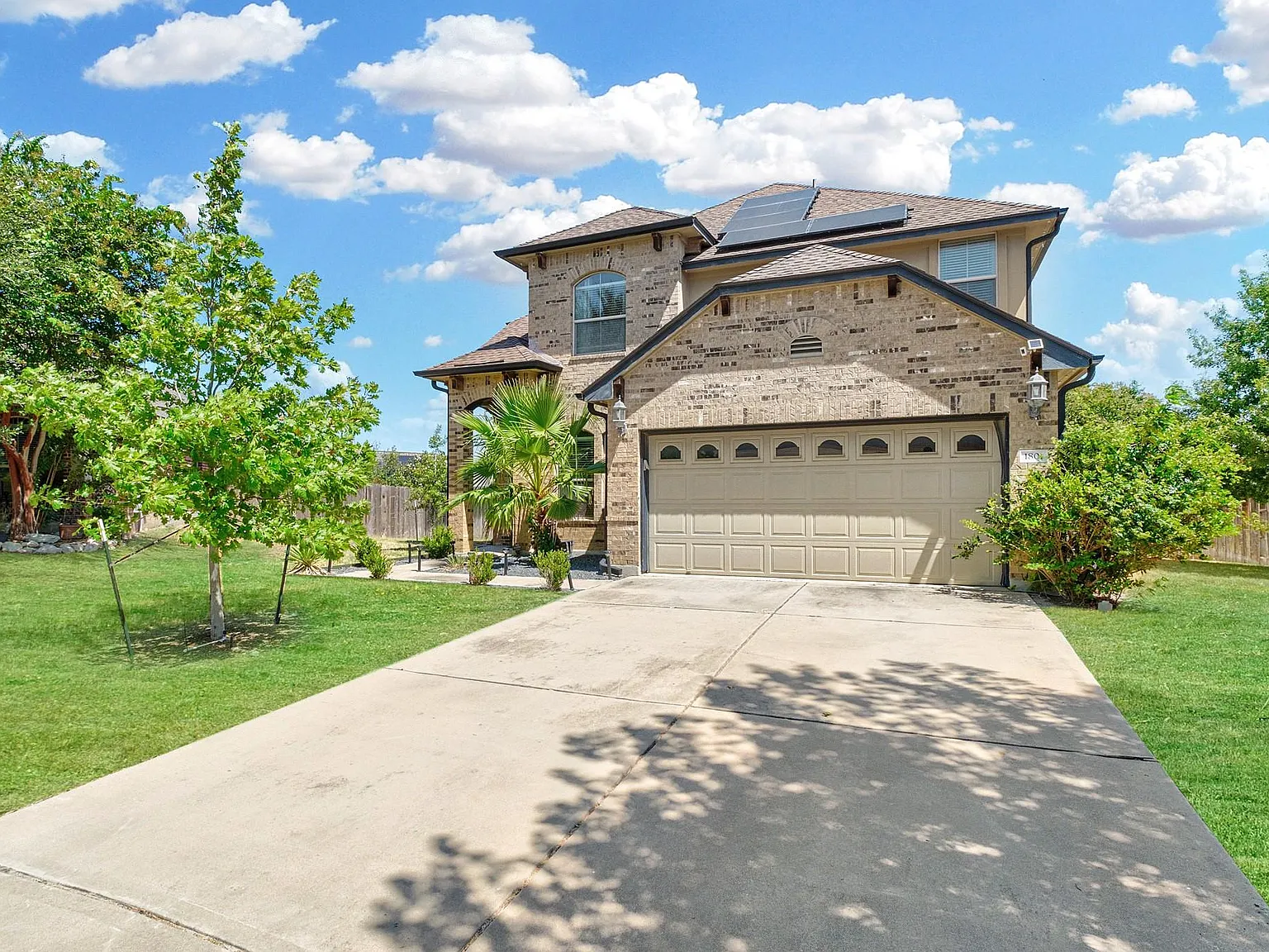 3 bed, 2.5 bath, 2010 sqft, $2,600 — Photo 3