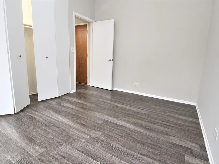 807 W Willow St #2D — Photo 18