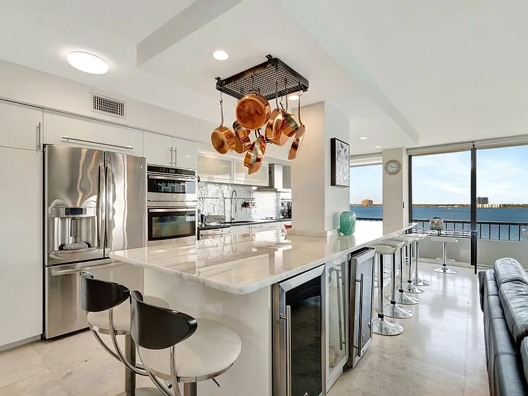 5550 N Ocean Dr #10D — Photo 1