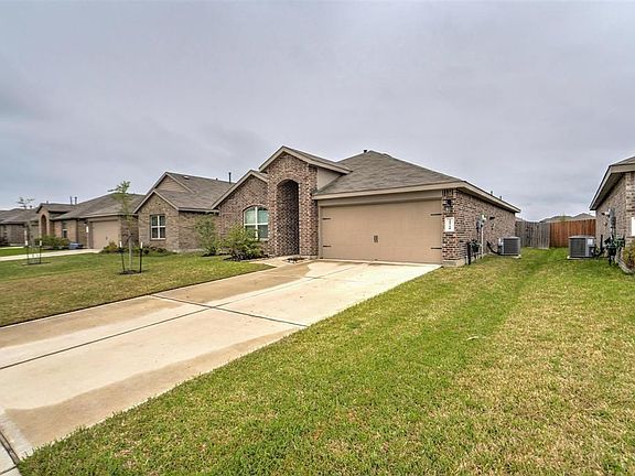 3rd image of 29710 Breakwater Dr