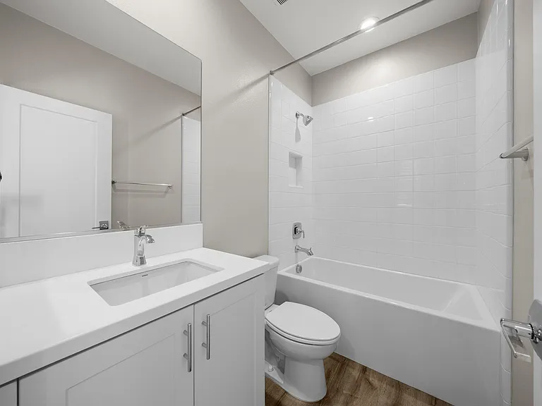16205 Camden Cir — Photo 43